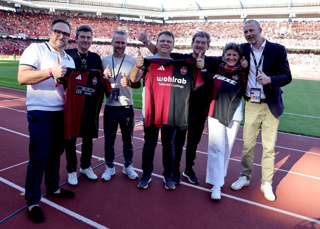 The sponsors of the club's youth team with the new jerseys