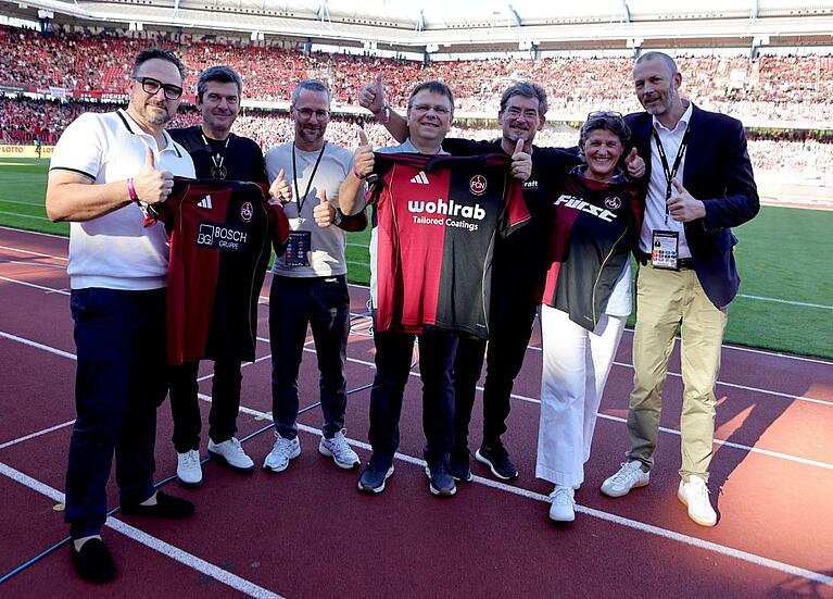 The sponsors of the club's youth team with the new jerseys